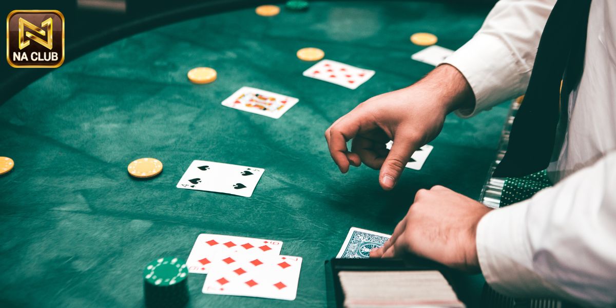 Poker gồm 4 vòng cược: Pre-Flop, Flop, Turn, và River.